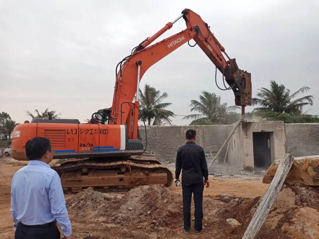 廣東黑石產區雷州市英利鎮取締一間非法石材加工廠