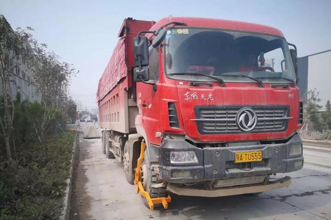 湖北麻城成立專班整治石材產(chǎn)業(yè)貨運車輛，6家企業(yè)被下達責令整改通知書