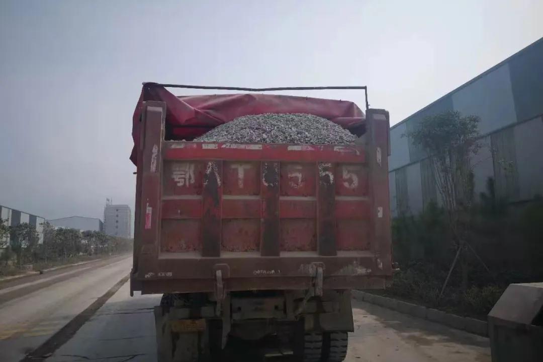 湖北麻城成立專班整治石材產(chǎn)業(yè)貨運車輛，6家企業(yè)被下達責令整改通知書