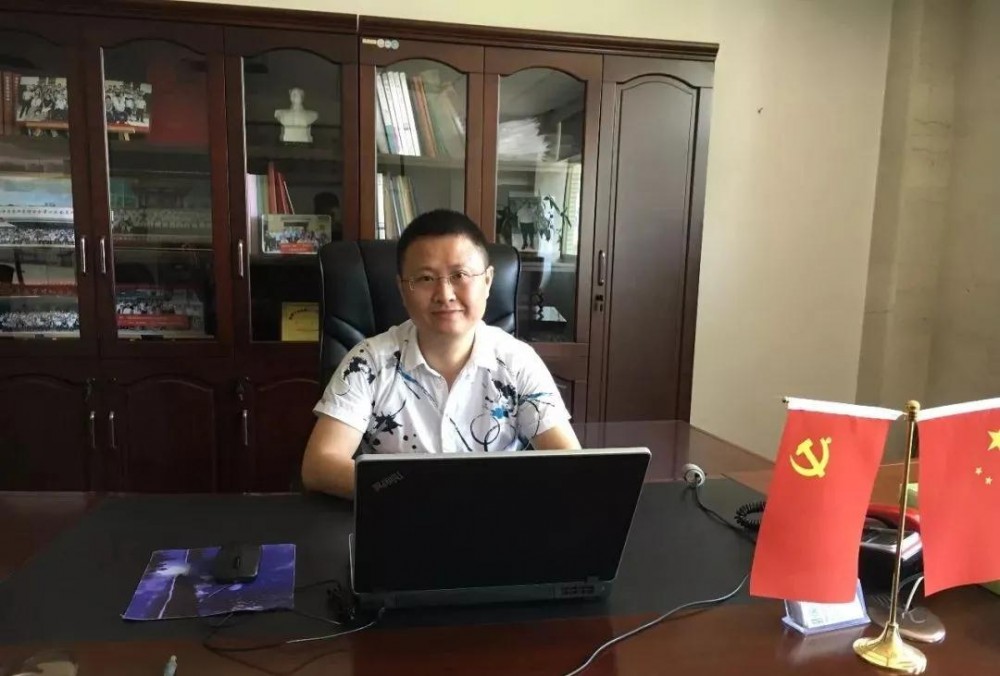 福建萬龍金剛石工具有限公司生產(chǎn)總監(jiān)吳阿寧獲得了“全國(guó)勞動(dòng)模范”稱號(hào)