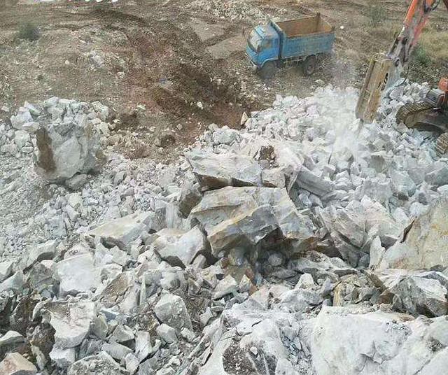 廣西楓葉紅岑溪:花崗巖礦區變綠水青山再成金