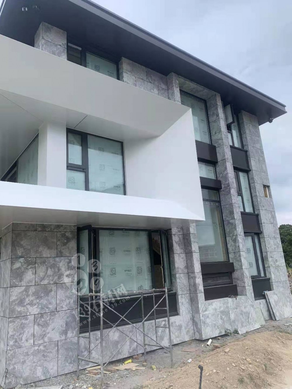 魚肚灰-內裝外裝都可以裝的很好看的天然石材