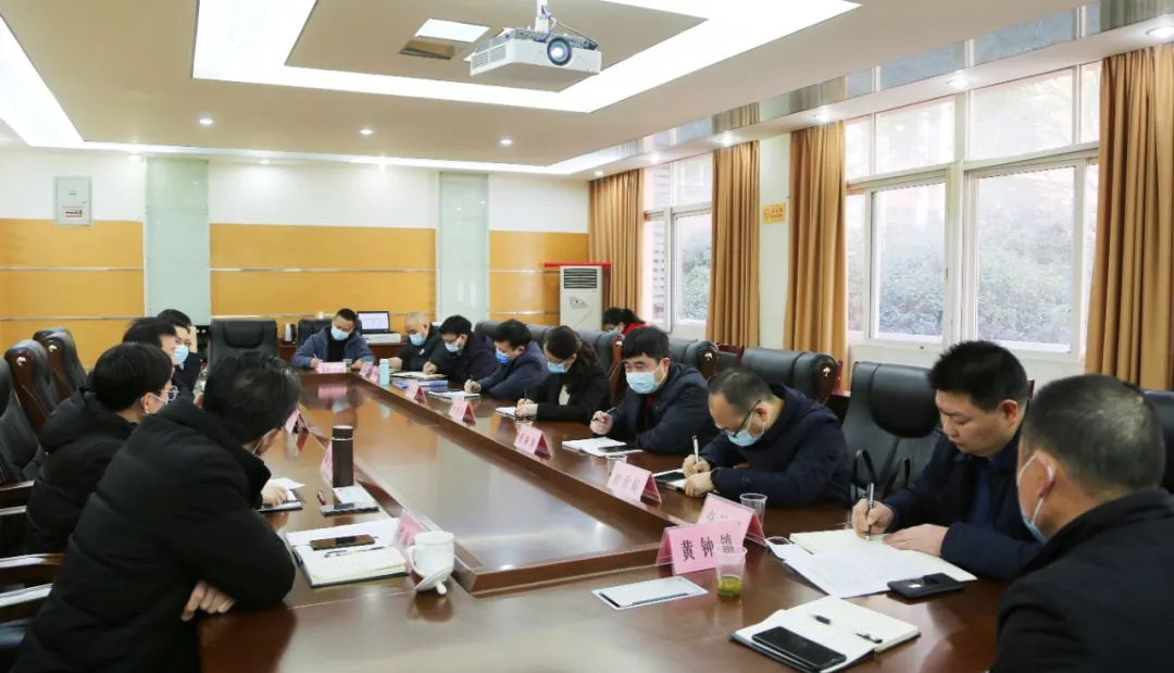 四川達州萬源市委書記吳曉勇主持召開石材城道路建設專題會議