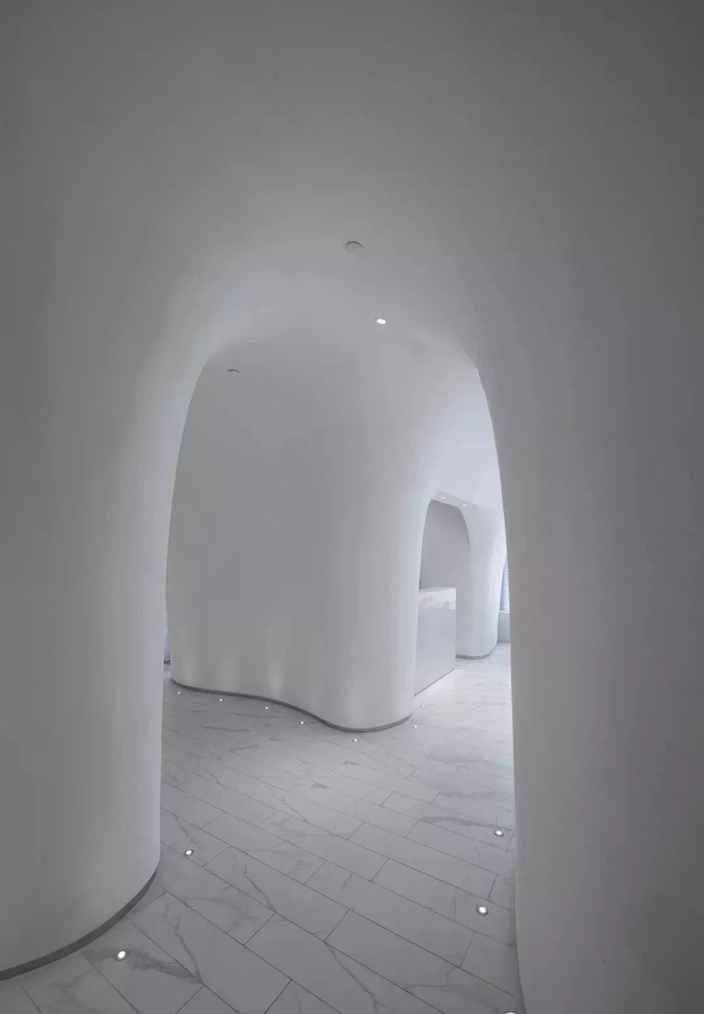 欣賞爵士白大理石裝飾的上海火鍋店餐廳