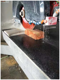 【石材加工知識】晏輝:為何石材切板時容易崩面呢?