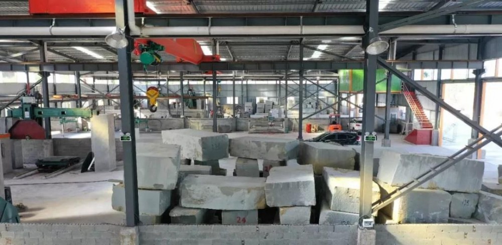 四川宜賓興文縣：以商招商，做強石材產業，附礦山圖片