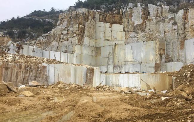 國產(chǎn)灰姑娘大理石產(chǎn)地廣西來賓市興賓區(qū)鐵腕治“非法采石” --專項(xiàng)打擊七洞鄉(xiāng)非法采礦工作綜述