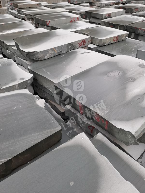 萬國石材帶您了解沒哭了的萬源青石雕刻產(chǎn)品