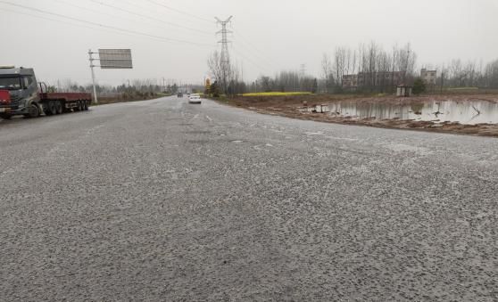 因石材工業快速發展，給麻城公路造成嚴重破損，湖北工業大學教授出謀劃策！