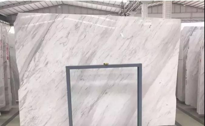 雅士白等白色石材泛黃問題，如何預防處理？  