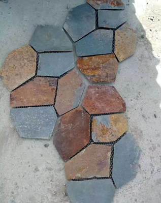 花崗巖地鋪:冰裂紋vs馬蹄石,哪種鋪裝效果好看?