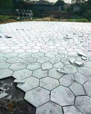 花崗巖地鋪:冰裂紋vs馬蹄石,哪種鋪裝效果好看?
