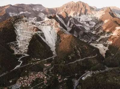 石材，被世界普遍認為是最耐用的材料之一。它的優勢，你客戶懂嗎？