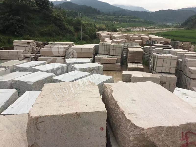 【恒泰吉石材】經(jīng)營泰寧珍珠蘭（福建藍(lán)寶石）、五彩紅、自有大型礦山