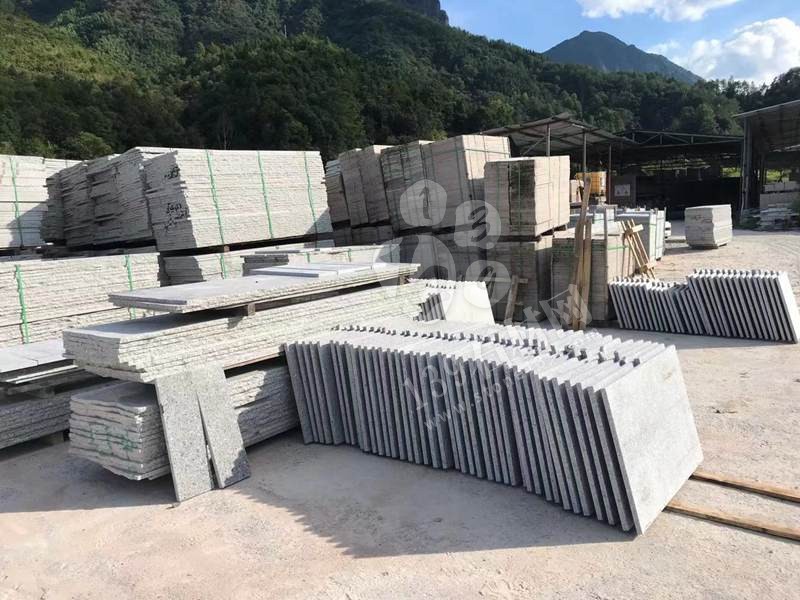 【恒泰吉石材】經(jīng)營泰寧珍珠蘭（福建藍(lán)寶石）、五彩紅、自有大型礦山