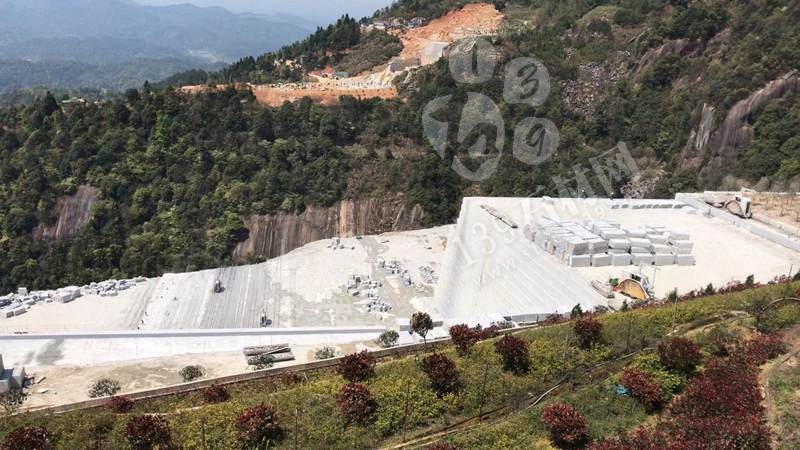 【恒泰吉石材】經(jīng)營泰寧珍珠蘭（福建藍(lán)寶石）、五彩紅、自有大型礦山