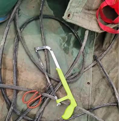 吳山鎮各石材企業按要求停止開采，等待統一規劃。竟有小偷打起了石材礦山上的設備！