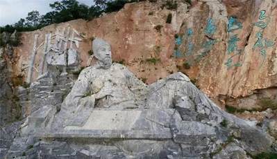 湖北“變廢為寶”,花2.5億改廢棄采石場,建成我國最大山體雕像,當地人:很有意義