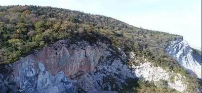 湖北“變廢為寶”,花2.5億改廢棄采石場,建成我國最大山體雕像,當地人:很有意義