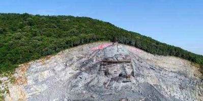 湖北“變廢為寶”,花2.5億改廢棄采石場,建成我國最大山體雕像,當地人:很有意義