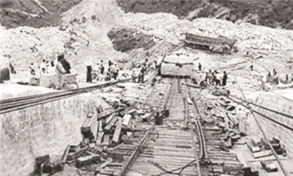 67年前，94噸的人民英雄紀念碑碑心石，是怎么從山東運到北京的，有多難？