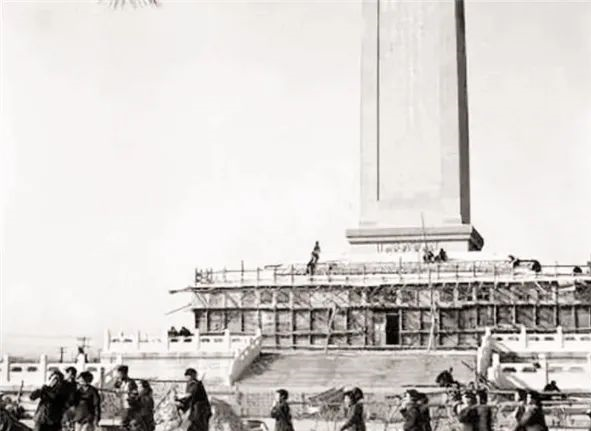 67年前，94噸的人民英雄紀念碑碑心石，是怎么從山東運到北京的，有多難？