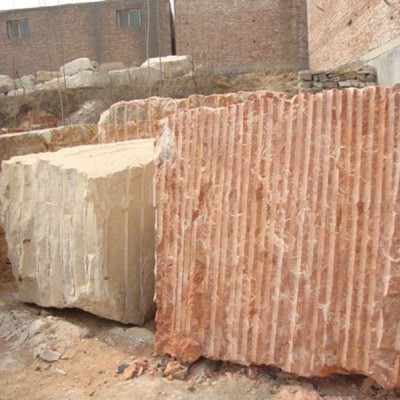 雞血紅荒料產自福建