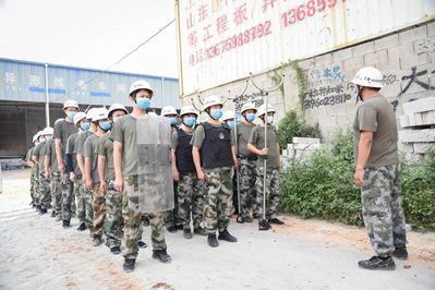 重拳出擊！南安市石井鎮(zhèn)開(kāi)展石材企業(yè)污染整治行動(dòng)，對(duì)三無(wú)石材廠機(jī)臺(tái)進(jìn)行破壞處理