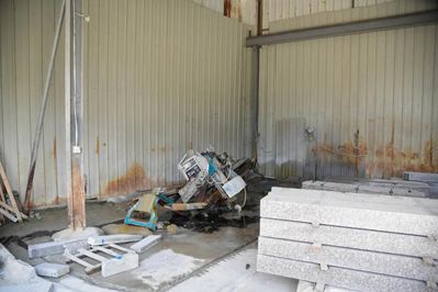 重拳出擊！南安市石井鎮(zhèn)開(kāi)展石材企業(yè)污染整治行動(dòng)，對(duì)三無(wú)石材廠機(jī)臺(tái)進(jìn)行破壞處理