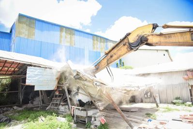 重拳出擊！南安市石井鎮(zhèn)開(kāi)展石材企業(yè)污染整治行動(dòng)，對(duì)三無(wú)石材廠機(jī)臺(tái)進(jìn)行破壞處理