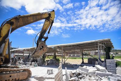 重拳出擊！南安市石井鎮(zhèn)開(kāi)展石材企業(yè)污染整治行動(dòng)，對(duì)三無(wú)石材廠機(jī)臺(tái)進(jìn)行破壞處理