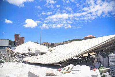 重拳出擊！南安市石井鎮(zhèn)開(kāi)展石材企業(yè)污染整治行動(dòng)，對(duì)三無(wú)石材廠機(jī)臺(tái)進(jìn)行破壞處理