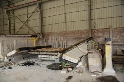 重拳出擊！南安市石井鎮(zhèn)開(kāi)展石材企業(yè)污染整治行動(dòng)，對(duì)三無(wú)石材廠機(jī)臺(tái)進(jìn)行破壞處理