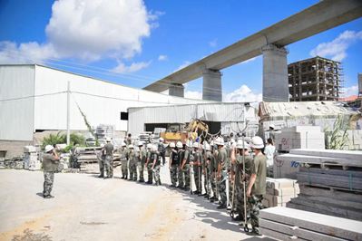 重拳出擊！南安市石井鎮(zhèn)開(kāi)展石材企業(yè)污染整治行動(dòng)，對(duì)三無(wú)石材廠機(jī)臺(tái)進(jìn)行破壞處理