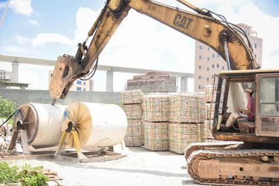 重拳出擊！南安市石井鎮(zhèn)開(kāi)展石材企業(yè)污染整治行動(dòng)，對(duì)三無(wú)石材廠機(jī)臺(tái)進(jìn)行破壞處理