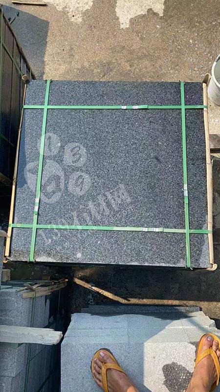 【鐘山大枋石業(yè)】經(jīng)營廣西芝麻黑654毛光板、樹池石、水溝蓋板、馬蹄石、園林環(huán)境等異形石材