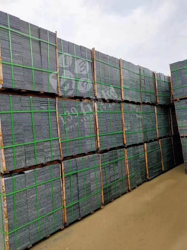 【鐘山大枋石業(yè)】經(jīng)營廣西芝麻黑654毛光板、樹池石、水溝蓋板、馬蹄石、園林環(huán)境等異形石材