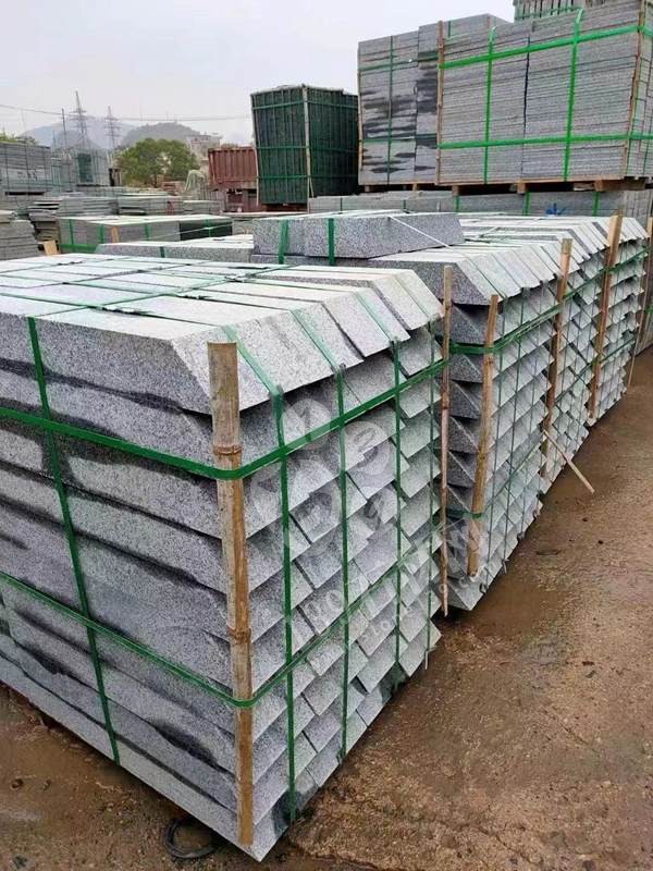 【鐘山大枋石業(yè)】經(jīng)營廣西芝麻黑654毛光板、樹池石、水溝蓋板、馬蹄石、園林環(huán)境等異形石材