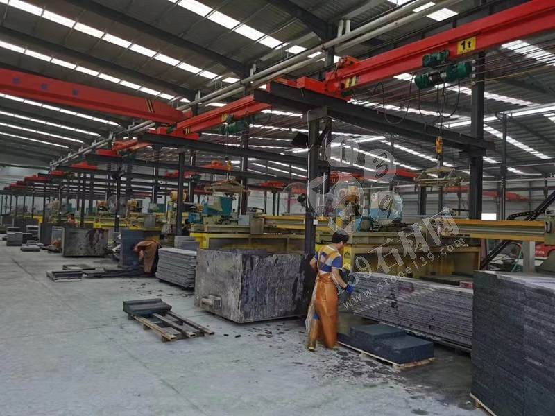 【鐘山大枋石業(yè)】經(jīng)營廣西芝麻黑654毛光板、樹池石、水溝蓋板、馬蹄石、園林環(huán)境等異形石材