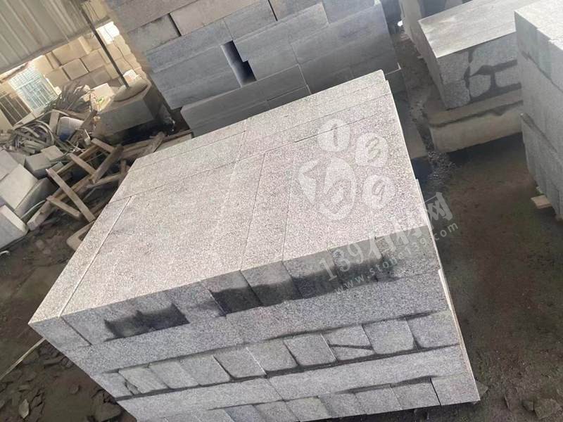 【鐘山大枋石業(yè)】經(jīng)營廣西芝麻黑654毛光板、樹池石、水溝蓋板、馬蹄石、園林環(huán)境等異形石材