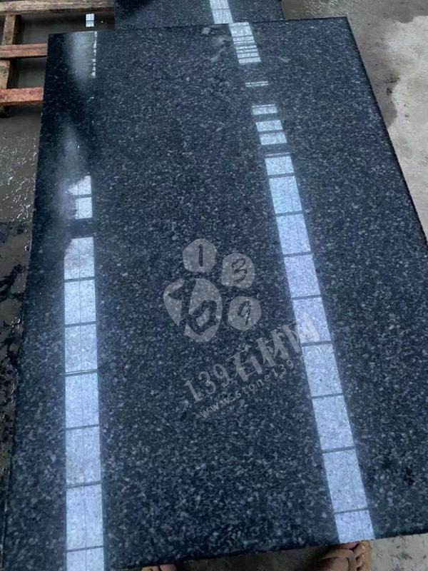 【鐘山大枋石業(yè)】經(jīng)營廣西芝麻黑654毛光板、樹池石、水溝蓋板、馬蹄石、園林環(huán)境等異形石材