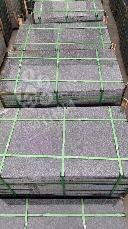 【鐘山大枋石業(yè)】經(jīng)營廣西芝麻黑654毛光板、樹池石、水溝蓋板、馬蹄石、園林環(huán)境等異形石材