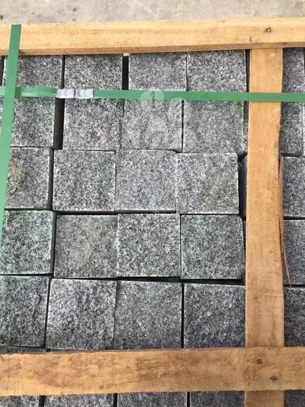 【鐘山大枋石業(yè)】經(jīng)營廣西芝麻黑654毛光板、樹池石、水溝蓋板、馬蹄石、園林環(huán)境等異形石材