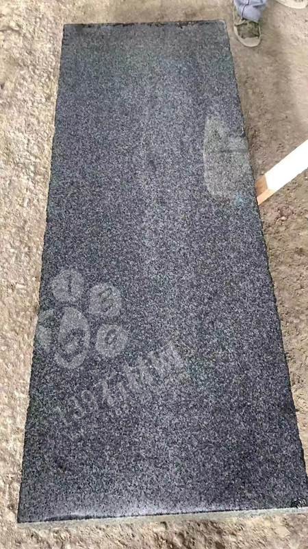 【鐘山大枋石業(yè)】經(jīng)營廣西芝麻黑654毛光板、樹池石、水溝蓋板、馬蹄石、園林環(huán)境等異形石材