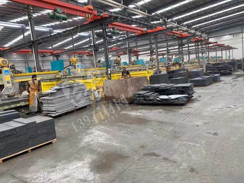 【鐘山大枋石業(yè)】經(jīng)營廣西芝麻黑654毛光板、樹池石、水溝蓋板、馬蹄石、園林環(huán)境等異形石材