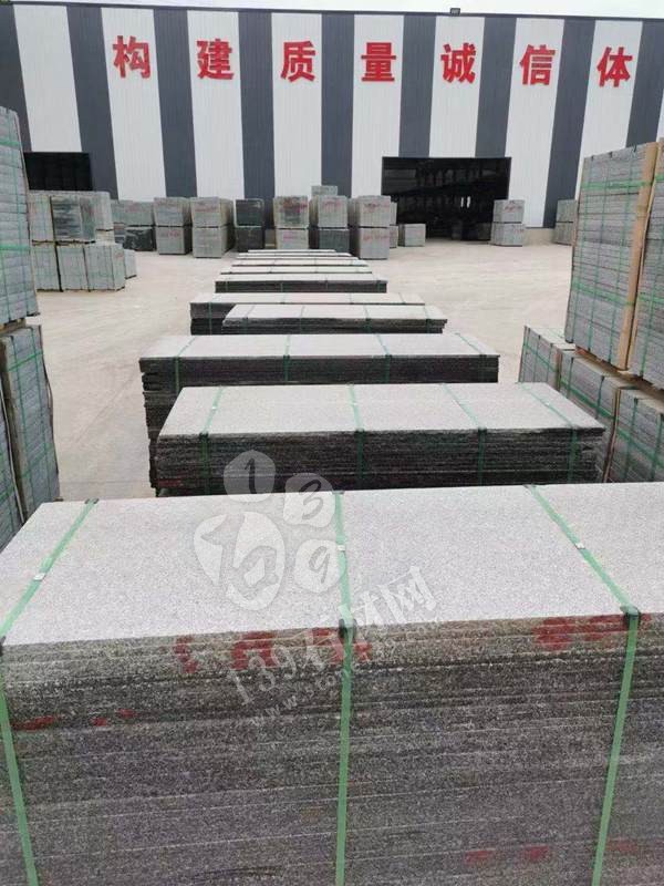 【鐘山大枋石業(yè)】經(jīng)營廣西芝麻黑654毛光板、樹池石、水溝蓋板、馬蹄石、園林環(huán)境等異形石材