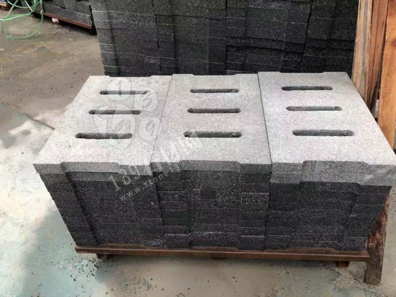 【鐘山大枋石業(yè)】經(jīng)營廣西芝麻黑654毛光板、樹池石、水溝蓋板、馬蹄石、園林環(huán)境等異形石材