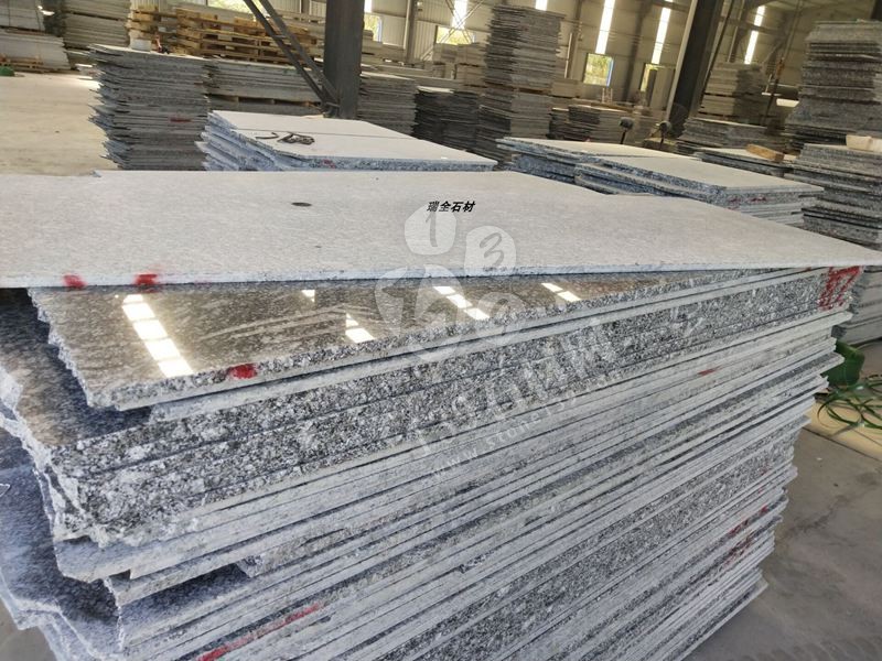 鐘山瑞全石材工藝廠主營鐘山青、路沿石、馬蹄石、欄桿欄板、石球異形、以及石桌等石材家具