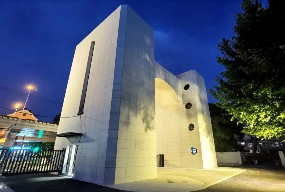 大學校門用花崗巖裝飾