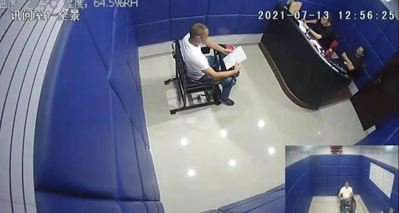 在水頭花1.5萬買的背景墻，他卻“賣”出6萬多，還被采取刑事強(qiáng)制措施